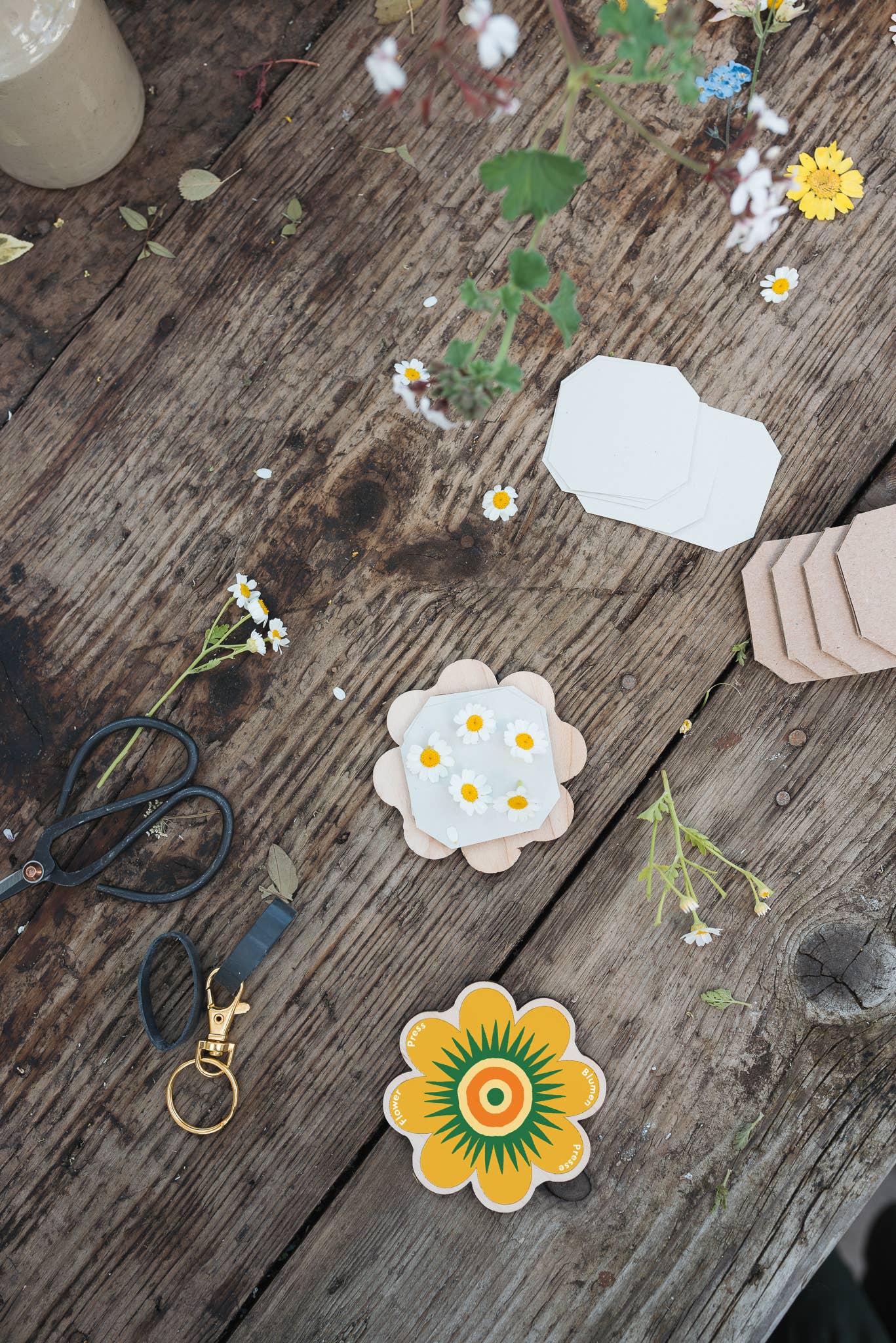 Keyring Flower Press - Greens & Yellows